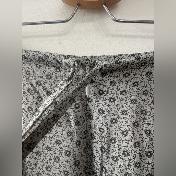 Sandwich Skirt -Floral - Blue/Grey Viscose- Below Knee - Size 40 (8) - Picture 9 of 13